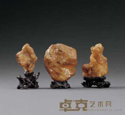 清 黄蜡石摆件三件一组 高9.2-7.4cm